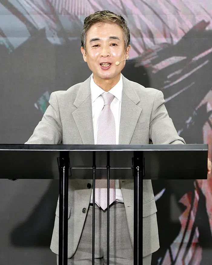 설교하는 담임목사 김석형